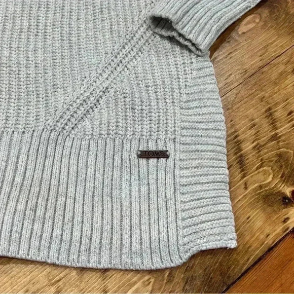 Toms Scoop neck side split sweater Adorable for layering - Picture 3 of 10